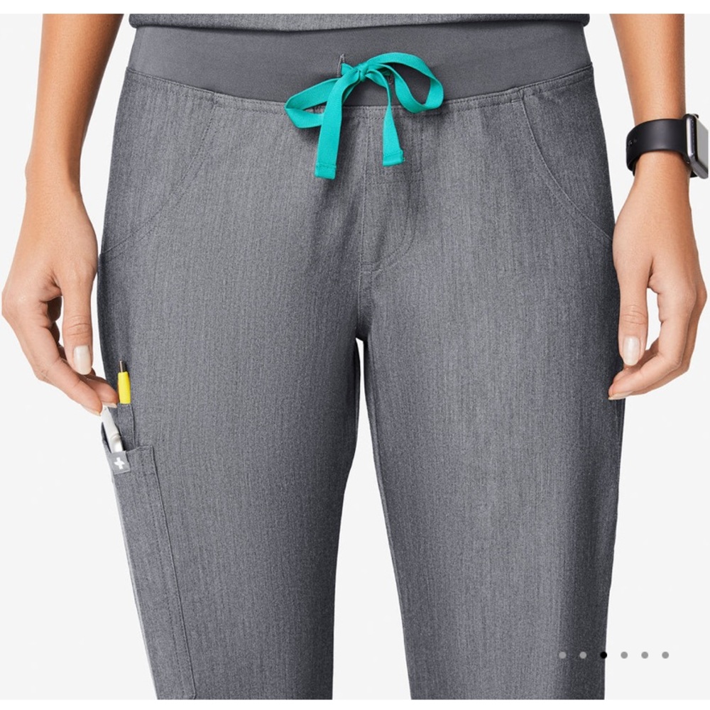 FIGS Kade Cargo Scrub Pants in Graphite Size S/P